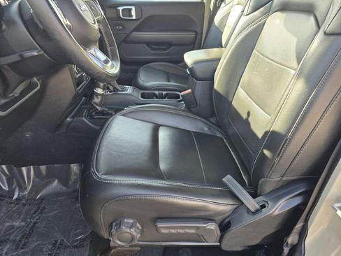 Used 2020 Jeep Gladiator Overland AWD/4WD image 33