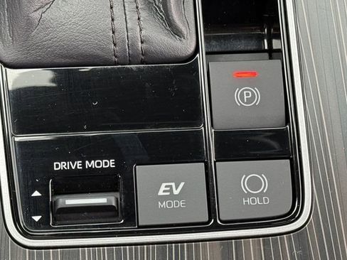 Certified 2021 Toyota Sienna Platinum image 25