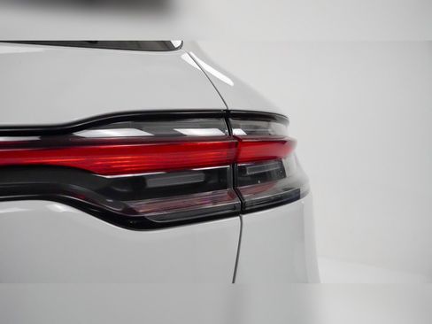 Used 2025 Porsche Macan image 12