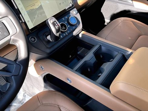 New 2026 Land Rover Defender 110 X-Dynamic SE AWD/4WD image 8
