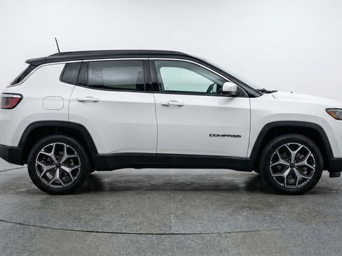 Used 2025 Jeep Compass Limited image 11