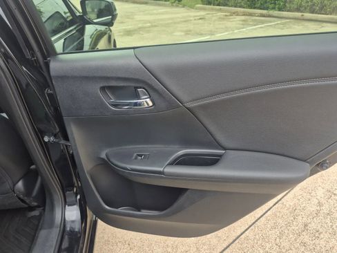 Used 2017 Honda Accord EX-L image 19