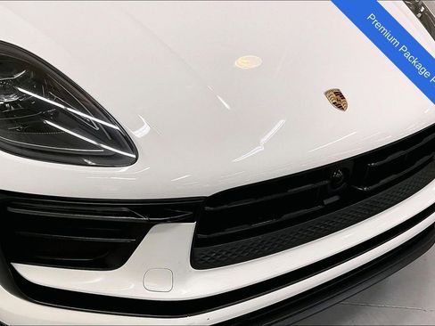Used 2025 Porsche Macan AWD/4WD image 32