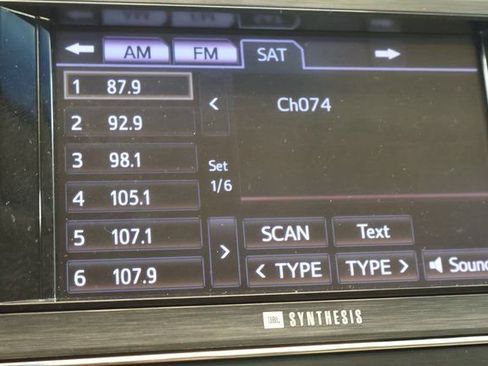 Used 2013 Toyota Avalon Limited w/ Technology Pkg FWD image 24