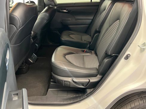 Used 2025 Toyota Highlander XSE AWD/4WD image 22