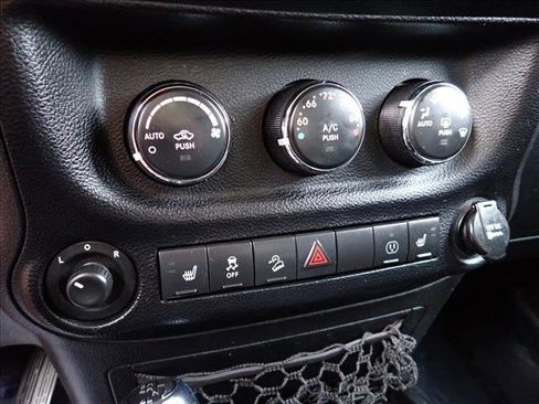 Used 2014 Jeep Wrangler Unlimited Rubicon w/ Connectivity Group AWD/4WD image 18