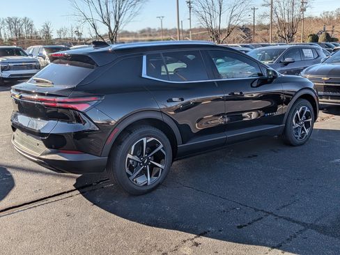 New 2026 Chevrolet Equinox EV LT image 8