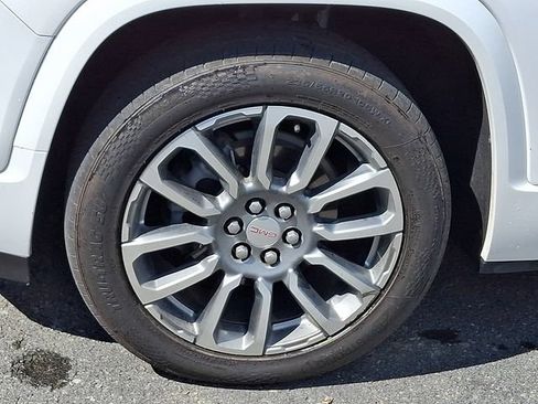 Used 2023 GMC Acadia Denali w/ Denali Ultimate Package AWD/4WD image 11