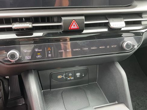 New 2026 Kia Sportage SX FWD image 17