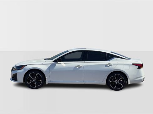 New 2025 Nissan Altima 2.5 SR w/ SR Premium Package image 2