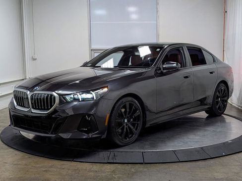 Used 2025 BMW 530i 530i w/ M Sport Package image 4