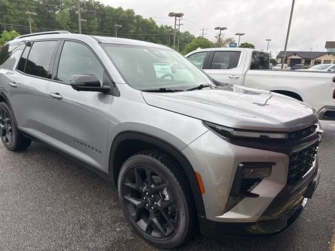 Used 2024 Chevrolet Traverse RS AWD/4WD image 2