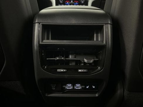 Used 2024 Jeep Grand Cherokee Limited image 33