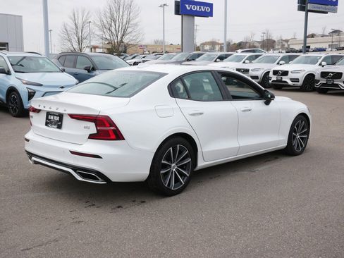 Used 2022 Volvo S60 B5 Momentum w/ Premium Package AWD/4WD image 7