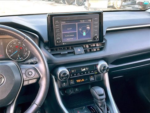 Used 2020 Toyota RAV4 XLE image 17