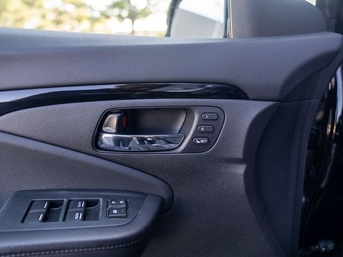 Used 2016 Honda Pilot Touring image 18
