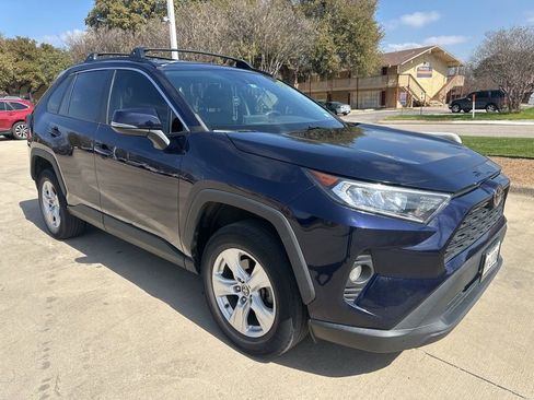 Used 2021 Toyota RAV4 XLE image 12