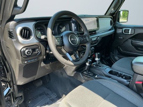 Used 2024 Jeep Wrangler Unlimited w/ Convenience Group AWD/4WD image 11