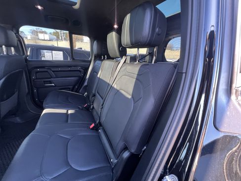 Certified 2025 Land Rover Defender 130 V8 image 31
