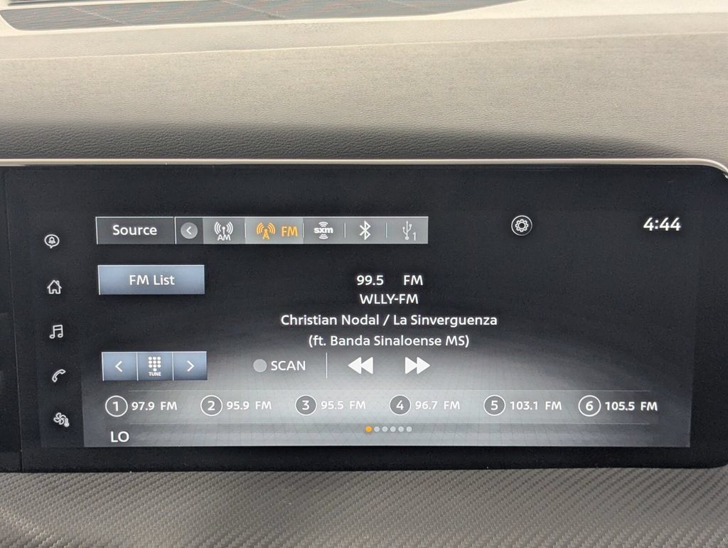 Used 2025 Nissan Kicks SR FWD image 18