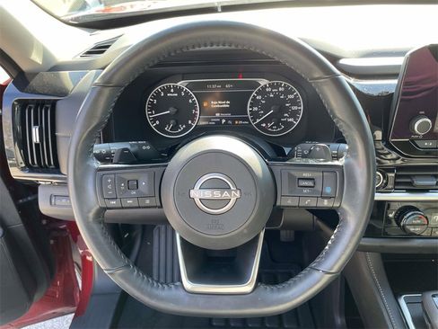 Used 2023 Nissan Pathfinder SV image 18