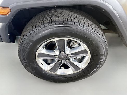 Used 2018 Jeep Wrangler Unlimited Sport image 38