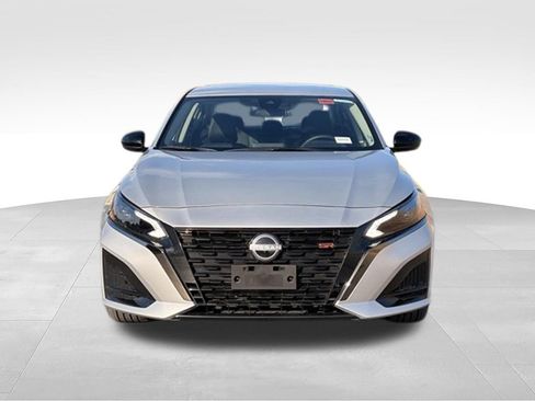 Used 2025 Nissan Altima 2.5 SR AWD/4WD image 3