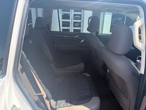Used 2022 Lexus GX 460 Premium w/ Accessory Package AWD/4WD image 9