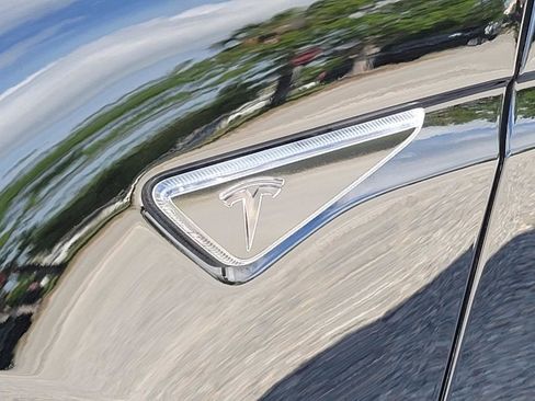 Used 2016 Tesla Model X P90D image 32