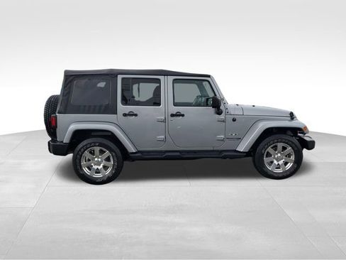 Used 2018 Jeep Wrangler Unlimited Sahara AWD/4WD image 3
