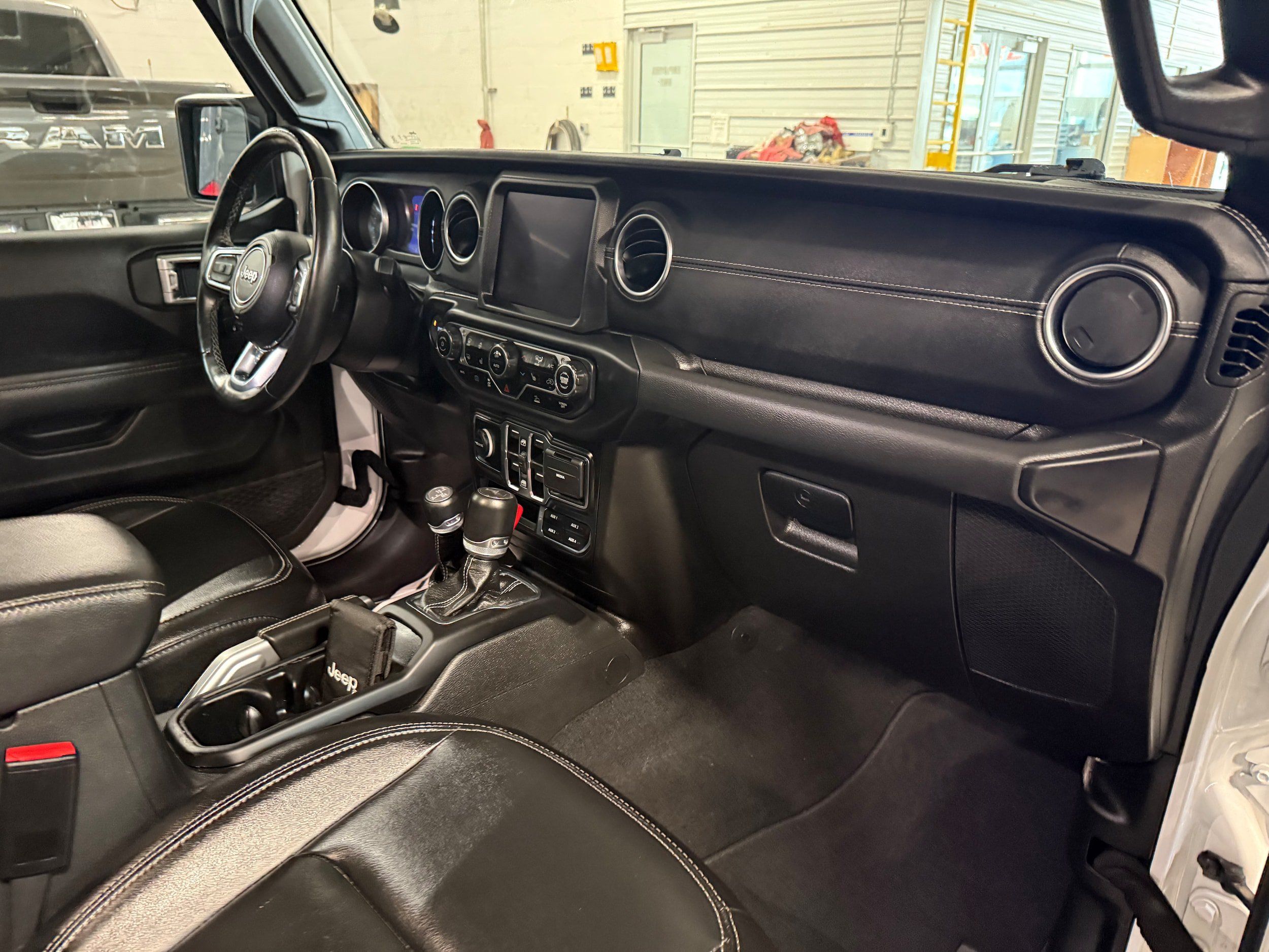 Used 2022 Jeep Wrangler Unlimited Sahara w/ Cold Weather Group AWD/4WD image 6