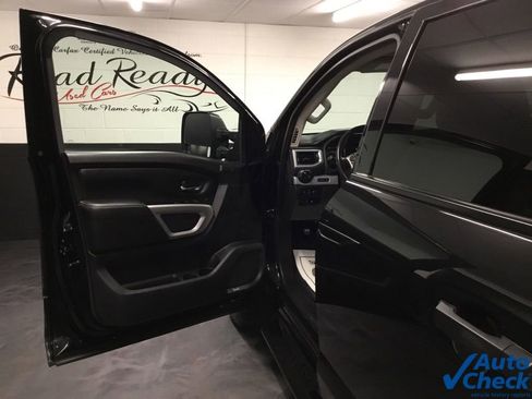 Used 2019 Nissan Titan PRO-4X w/ Pro-4x Convenience Package AWD/4WD image 22