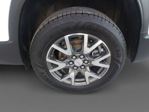 Used 2023 GMC Acadia SLE image 8