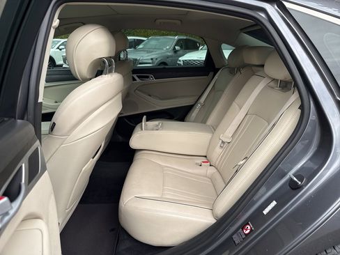 Used 2017 Genesis G80 3.8 w/ Option Group 03 image 10