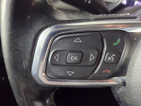 Used 2019 Jeep Wrangler Unlimited Sahara AWD/4WD image 18