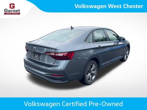 Certified 2024 Volkswagen Jetta SE w/ Panoramic Sunroof Package FWD image 5