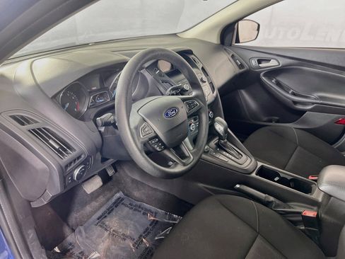 Used 2018 Ford Focus SE w/ SE Appearance Package FWD image 9