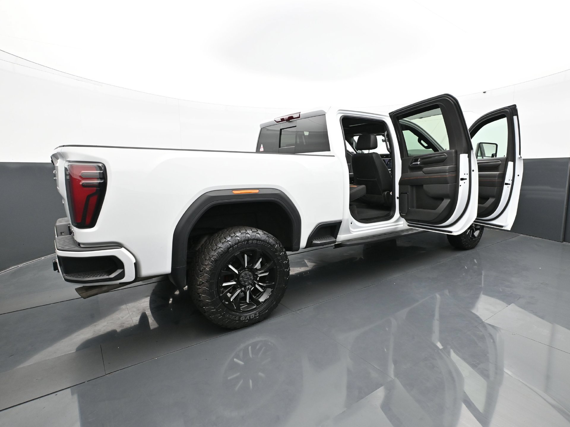 Used 2024 GMC Sierra 2500 AT4 w/ AT4 Premium Plus Package AWD/4WD image 37