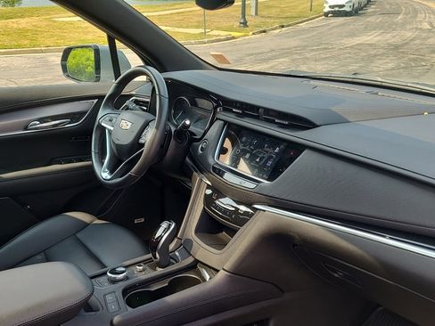 Used 2024 Cadillac XT6 Luxury w/ LPO, Floor Liner Package AWD/4WD image 28