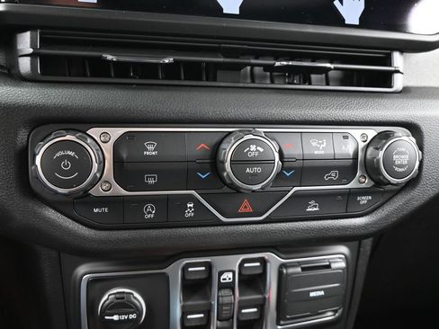 New 2026 Jeep Gladiator Willys image 19