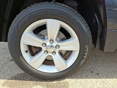 Used 2014 Jeep Patriot Latitude image 11