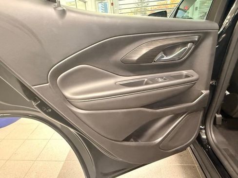 Used 2024 GMC Terrain SLT image 36