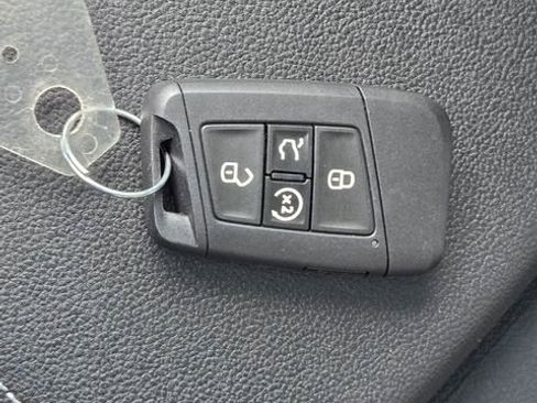 New 2026 Volkswagen Taos SE image 24