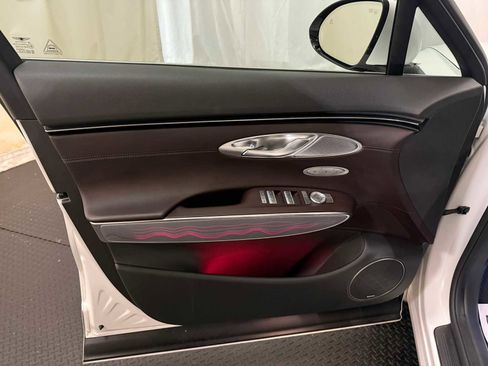 Used 2023 Genesis GV70 2.5T w/ Advanced Package image 20