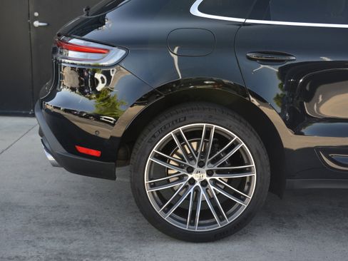Certified 2026 Porsche Macan AWD/4WD image 41