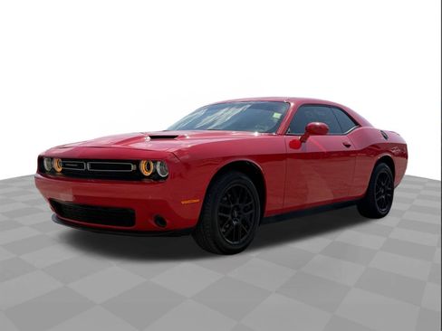 Used 2021 Dodge Challenger SXT RWD image 1