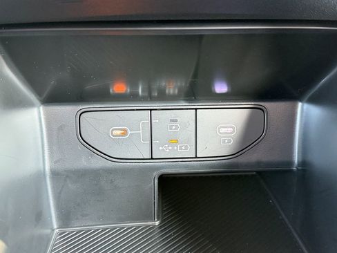 Certified 2025 Kia Sorento LX image 17