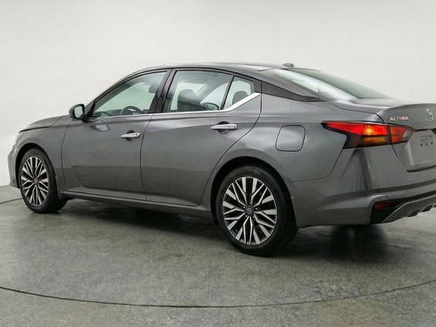 Used 2025 Nissan Altima 2.5 SV FWD image 6