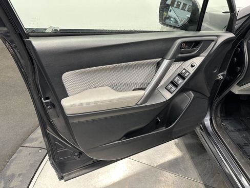 Used 2017 Subaru Forester 2.5i w/ Alloy Wheel Package image 12