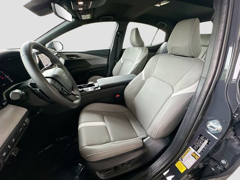 Used 2025 Toyota Camry SE image 19